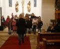 Bild: Gabi Werner/exb
Mit mehreren Liedern brachte sich der Kinderchor Leonberg ins Programm des Adventssingens ein. Die Leitung lag bei Michaela Teubner, die Begleitung am Keyboard übernahm Michaela Burger (rechts).