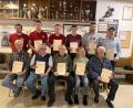 Bild: fs
Die Geehrten des FC Dießfurt: (sitzend, von links) Anton Brüderer, Robert Keck, Hans Dietl, Irmgard Eckert, Hermann Paulus; (stehend, von links)Vorsitzender Tobias Hösl, Andreas Brüderer, Stefan Kallmeier, Bernd Kallmeier, Jürgen Brüderer, Rudi Fischer.