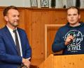 Bild: ker
WBV-Vorsitzender Robert Pirner (links) freute sich, dass der neue Betreuer des Maschinenstandorts, Matthias Kohl (rechts), sich auch als Beisitzer zu Wahl stellte.
