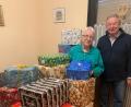 Bild: bjp
27 Geschenkpakete sammeln Marianne und Heinz Stabla in Trabitz für Hans Karls Bosnienhilfe. Hinzu kommen über 1000 Euro an Barspenden.