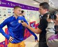 Bild: Christian Bauer/exb
Christian Bauer bei der Arbeit: Nach einem Spiel der Niederlande interviewt er für die Fifa Steven Berghuis, der ansonsten für Ajax Amsterdam aufläuft.