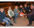 Bild: jr
„Kopf hoch“-Vorsitzender Edgar Wenisch (rechts) mit den Glücksfeen (von links) Leo, Ella, Gabriel, Janika und Henri bei der Ziehung der Lose.