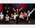 Bild: mfh
Die Zumba-Kids Poppenricht und ihre Instruktorin Michaela Klein freuten sich, dass die Zumba-Mitmachparty 1300 Euro für den Verein Krebskranker Kinder Amberg-Sulzbach einbrachte.