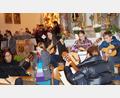 Bild: wel
Trotz großer Aufregung meisterten die Schüler des Musikateliers Heigl ihren Auftritt mit Bravour. Im Hintergrund der Kirchenchor.
