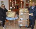 Bild: jr
Strahlend übergab Oskar Deininger (Lions-Hilfswerk Marktredwitz-Fichtelgebirge) 380 Christstollen an Tafel-Vorsitzende Nicole Fürst von der Mitterteicher Tafel. Die Tafelbezieher dürfen sich über diese vorweihnachtliche Gabe freuen.