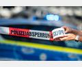Bild: David Inderlied/dpa/Illustration
Die Polizeibeamten bewachten die Sprengkörper an der Konrad-Adenauer-Brücke in Schwandorf.