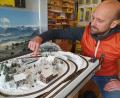 Bild: Lowak
Pierre Jander eröffnet in den früheren Räumen von Laface in der Ledererstraße in Weiden einen Modelleisenbahnladen.