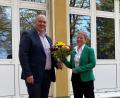 Bild: Klinikum Fichtelgebirge/exb
Tanja Chlup, die neue Schulleitung der Berufsfachschule für Pflege am Klinikum Fichtelgebirge, wird von Geschäftsführer Alexander Meyer begrüßt.