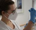 Bild: olr
Carina Drechsel bei der Arbeit auf ihrer Station 82 im Weidener Klinikum: Hier ist sie vor allem zuständig für Funktionsdiagnostik – aber auch das Vorbereiten von Medikamenten gehört zu ihren Aufgaben.