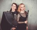 Bild: Studioline-Photography/exb
Das Duo Amabile mit Paula Breland (Klarinette) und Anna-Katharina Schau (Akkordeon) musiziert zum Auftakt der Konzertreihe des Waldsassener Kammermusikkreises.