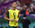 Archivbild: Tom Weller/dpa
Ungewohntes Bild, das man aber in Manchester schon gewohnt ist: Cristiano Ronaldo als Auswechselspieler der portugiesischen Nationalmannschaft.