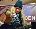 Bild: Kunz
Matthias Kiener gibt auf der Weidener Christkindlmarkt-Stage den Ton an.