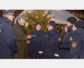 Bild: Roland Seidel/exb
Leitender Polizeidirektor Stefan Beil (links) und Bürgermeister Frank Zeitler (daneben) im persönlichen Gespräch mit Polizeischülern.