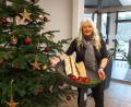 Bild: Maria Dirnberger/exb
Ehrenamtskarten-Inhaberin Petra Höfler aus Nittenau durfte sich über eine Feuerschale freuen.