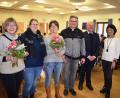 Bild: oe
Gisela Pirner-Waitz (links) und Heike Wojtas (Dritte von links) erhielten die Elisabethen-Medaille; rechts im Bild Pflegestationsleiterin Ingeborg Gerlach.