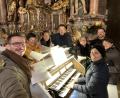 Bild: Holger Popp/exb
Leiterin Stefanie Rüger sitzt während der Probe an der Orgel.
