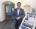 Bild: Gabi Schönberger
ILE-Manager Rudi Schmid hat seinen Schreibtisch im Schloss Friedrichsburg bereits geräumt. Sein Arbeitsvertrag wird nach nur wenigen Monaten Ende Dezember auslaufen.
