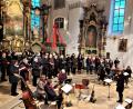Bild: lg
Die Bläsergruppe der Stadtkapelle, der Kirchenchor, das Quintett "Allerhand Saiten" und der Chor "Pusteblume" bescherten ein Konzert mit leisen Tönen, aber auch mit Beiträgen von raumfüllender Klanggewalt.