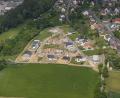 Bild: mür
Im Baugebiet „Naabhöhe I“ waren 25 Bauparzellen ausgesteckt. Nun ist es durch: Ein Bauinteressent darf dort auch ein Mehrfamilienhaus mit sieben Wohneinheiten bauen. Das Bild stammt aus dem Mai 2022.