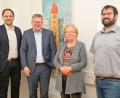 Bild: Susanne Schwab, Stadt Amberg/exb
Michael Trummer (links/Caritas), Oberbürgermeister Michael Cerny (Bürgerstiftung), Marianne Gutwein (SkF) und Tim Saborowski (rechts/Diakonisches Werk) bitten Besserverdienende, die erhaltene Energiepauschale in Höhe von 300 Euro für ärmere Menschen zu spenden.