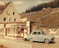 Bild: Barbara Graf/exb
Nostalgie pur und auch ein wenig Italien-Flair: Die ehemalige Esso-Tankstelle der Familie Mäckl findet sich im Schmidmühlener Heimatkalender 2023 wieder.