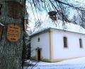 Bild: do
Die laufenden Miet- und Reinigungskosten für ein Dixi-Klo an der Waldkapelle in Heinersreuth schieden in der "Weihnachtssitzung" des Marktgemeinderates die Geister. Die Kapelle gehört der Gemeinde. Hüter des Wallfahrtskirchleins ist der Kapellenverein.