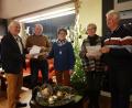 Bild: gi
Die Gewinner der Jubiläums-Tombola des VdK-Ortsverbandes Moosbach sind Klara Klug und Agnes Bast (von links) sowie Georg Landgraf. Der Vorsitzende Konrad Lingl (rechts) und zweiter Vorsitzender Hans Steger (links) überreichten die Gutscheine für Berlin-Reisen.