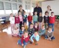 Bild: amö
Die erste Klasse und Lehrerin Marlene Bodensteiner freuten sich über die nette Geste von Bürgermeisterin Sonja Meier und Bürgermeister Walter Schauer.