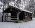 Bild: rfi
Die Hagerhütte inmitten des Geologischen Lehrpfades ist im Winter besonders idyllisch. Der Weihnachtszauber erstreckt sich auf das gesamte Gebiet.