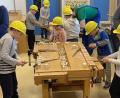 Bild: Josef Glas
Hammern, feilen und sägen macht den Kindern im Kinderhaus St. Martin großen Spaß.