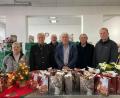 Bild: Peter Seidl/exb
610 Geschenktüten werden durch die Schuierer-Stiftung bis Weihnachten in den Ausgabestellen Schwandorf und Maxhütte-Haidhof der Tafel an Kinder verteilt. Das freute (von links) Karin Seidl, Altlandrat Hans Schuierer, Rudolf Rubner, Bernd Hornemogl, Franz Schindler und Christoph Imbach.