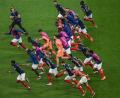 Bild: Robert Michael/dpa
Frankreichs Spieler jubeln nach dem Abpfiff über den Einzug ins WM-Finale.