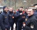 Bild: Thomas Scheuring/exb
Studierende der Polizei-Hochschule bei einer Tasse Punsch für den guten Zweck.