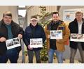 Bild: no
Den Illschwang-Kalender für 2023 präsentieren (von links) Bürgermeister Dieter Dehling, Werner Gleißner, Christopher Herzog und Ortsheimatpfleger Richard Koller.