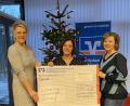 Bild: Gudrun Teicher (VR-Nordoberpfalz)
Gudrun Teicher (links) und ihr Team von der VR-Filiale in Plößberg konnten nach der erfolgreichen Veranstaltung eine Spende in Höhe von 1000 Euro an Tanja Ruckdäschel (Kindergarten Regenbogen in Beidl, von rechts) und Nicole Reichl (Kinderkrippe Wirbelwind in Plößberg).