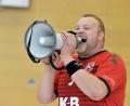 Archivbild: Hubert Ziegler
„Humba Humba Täterä“: Nach dem Sieg des HC Sulzbach im Aufstiegsspiel zur Handball-Landesliga bei der SG Auerbach/Pegnitz stimmte Thommy Weiß die Jubelgesänge an.