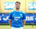 Bild: Uwe Anspach/dpa/Archiv
Hoffenheims Ermin Bicakcic steht im Stadion.