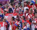 Bild: Tom Weller
Beim Spiel um Platz drei im Chalifa International Stadion jubeln Fans aus Kroatien ihrer Mannschaft zu.