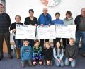 Bild: no
bei der Spendenübergabe in der Aula der Grundschule (von links) Geschäftsführer Christoph Margraf, Sonja Übler, Gabi Pirner, Karl Burger, Agnes Hollweck, Agnes Guggenberger und Geschäftsführer Josef Margraf