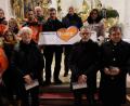 Bild: le
Vertreter der Volksbank-Raiffeisenbank Nordoberpfalz Floß verteilten 2000 Euro an Spenden für Vereine und Kirchengemeinden.