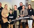 Bild: lst/exb
Die Vorstandsmitglieder von „Just Friends“, Marcus Fritsch (Zweiter von links), Stefanie Sperrer (Dritte von links), Ilona Forster und Michael Forster (Zweite und Dritter von rechts) , überreichten am Mittwochabend im Sportheim der DJK Neustadt/WN an das Team Nordoberpfalz der "Bananenflanke" 1000 Euro.