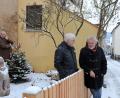 Bild: Wolfgang Steinbacher
"Die Sitzende" von Giulio Bazzanella steht im Zaubergärtlein und ist bereits wildromantisch eingeschneit. Das freut die Vertreter der IG Menschengerechte Stadt (von links): Stefan Reuther, Norbert Scharf und Achim Hüttner.