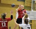 Archivbild: Hubert Ziegler
Selina Sensen (hinten) erzielte fünf Treffer beim Sieg des HC Sulzbach beim TSV Roßtal.