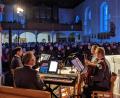 Bild: eib
Die "Stimmen der Berge" (von links) mit Christoph Friebe (Bass), musikalischer Leiten Thomas Gruber (Gitarre, Klavier), Stephan Schlögl (Akkordeon) und Daniel Hinterberger (Violine) begeistern 450 Zuhörer.