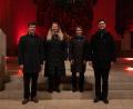 Bild: ads
Kirchenmusiker Christian Farnbauer (l.) war beim großen Adventskonzert in Hl. Dreifaltigkeit nicht nur an Keyboard und Orgel im Einsatz, sondern in einem Vokalquaertett auch als Sänger.