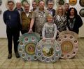 Bild: Reinhold Brandl/exb
Auf dem Siegerfoto des Königsschießens in Rosenberg stehen (von links) Zweiter Ritter Hans-Georg Flierl, stellvertretender Gauschützenmeister Dietmar Bayer, Erster Ritter Georg Rupprecht, Schützenmeister Martin Partsch, Schützenkönig Norbert Weidinger, Bürgermeister Michael Göth, Schützenliesel Christine Weidinger, Josef Schmaußer, Zofe Claudia Wismeth und (vorne) Jugendkönig Mika Weidinger.
