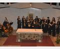 Bild: jr
Das 17-köpfige Ensemble Kreuzer mit den Instrumentalisten in der Fockenfelder Hauskapelle beim traditionellen Weihnachtskonzert am vierten Adventssonntag.