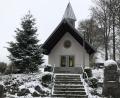 Bild: obe
Die Auferstehungskapelle in Schwarzenreuth. Der Kapellenbauverein kümmert sich um das Bauwerk, das regelmäßig Wanderer, Radfahrer und Sonntagsausflügler anzieht.