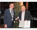 Bild: stg
Robert Schön (rechts) ist neuer Träger der Ehrenmedaille der Stadt Kemnath.