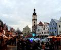 Bild: Kunz
Schon am Nachmittag ist der Weidener Christkindlmarkt gut besucht. Die meisten Standbetreiber sind mit dem Geschäft hochzufrieden.